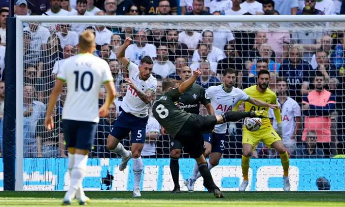 Tottenham dù bị dẫn bàn trước nhưng chung cuộc hạ Southampton 4-1. Tottenham dù bị dẫn bàn trước nhưng chung cuộc hạ Southampton 4-1.
