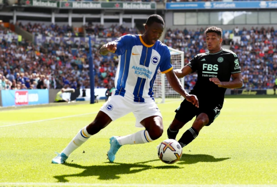 Enock Mwepu đã buộc phải giải nghệ ở tuổi 24. Enock Mwepu đã buộc phải giải nghệ ở tuổi 24.