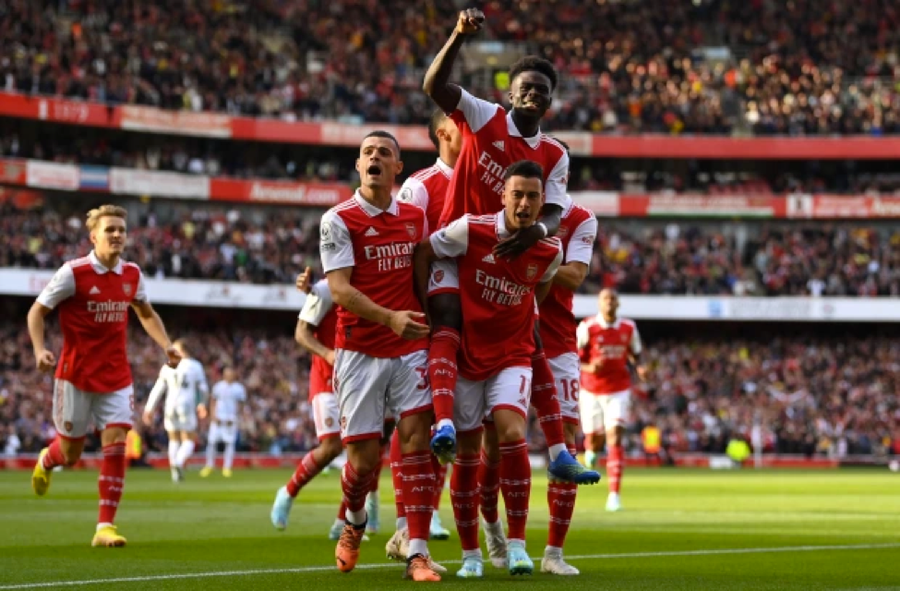 Arsenal đang chiếm đỉnh bảng sau khi thắng 8 trong số 9 trận đầu ở Ngoại hạng Anh. Arsenal đang chiếm đỉnh bảng sau khi thắng 8 trong số 9 trận đầu ở Ngoại hạng Anh.