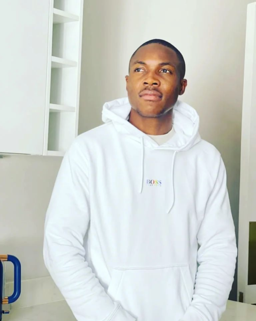 Mwepu đã treo giày sau khi "sống trong mơ" được chơi bóng tại Ngoại hạng Anh. Mwepu đã treo giày sau khi "sống trong mơ" được chơi bóng tại Ngoại hạng Anh.