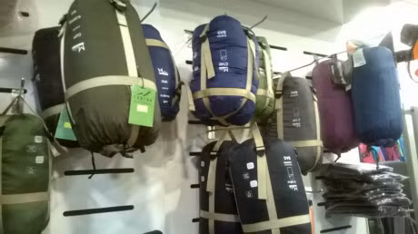 Cach chon mua do da ngoai ung y cho ca nha ban - Anh 2