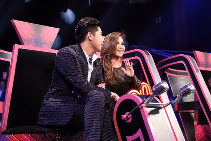 Nghệ sĩ hải ngoại tràn ngập “ghế nóng”