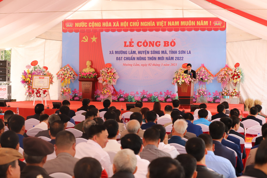 Toàn cảnh lễ công bố xã Mường Lầm đạt chuẩn nông thôn mới. Toàn cảnh lễ công bố xã Mường Lầm đạt chuẩn nông thôn mới.