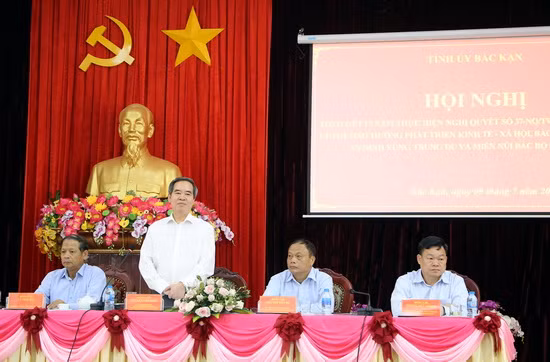 Đồng chí Nguyễn Văn Bình phát biểu chỉ đạo hội nghị. Ảnh: H.Dịu