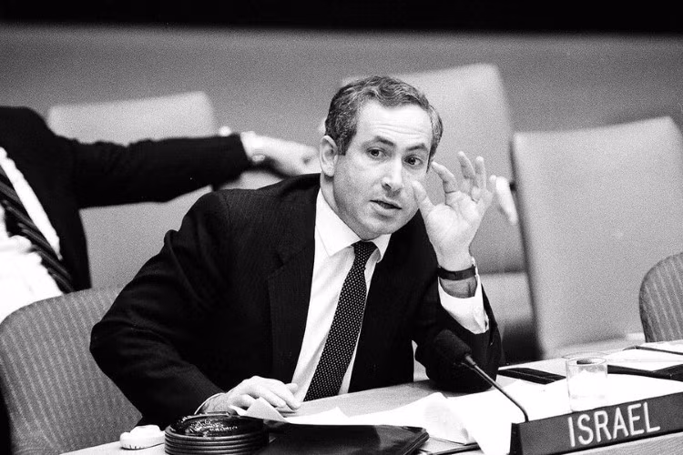Benjamin Netanyahu trong vai trò Đại sứ Israel tại LHQ, năm 1986.