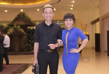 Việt Hương quậy tưng bừng trong đám cưới 3 tỉ của DJ Quang Trần - Ảnh 5 Viet Huong quay tung bung trong dam cuoi 3 ti cua DJ Quang Tran - Anh 5