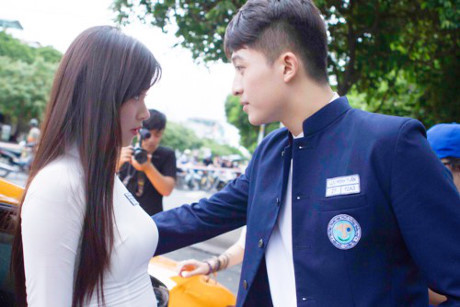 Midu bị “soái ca ngôn tình” Harry Lu bắt cóc bằng siêu xe - Ảnh 10 Midu bi “soai ca ngon tinh” Harry Lu bat coc bang sieu xe - Anh 10