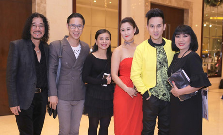 Việt Hương quậy tưng bừng trong đám cưới 3 tỉ của DJ Quang Trần - Ảnh 13 Viet Huong quay tung bung trong dam cuoi 3 ti cua DJ Quang Tran - Anh 13