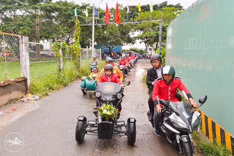 Việt Hương quậy tưng bừng trong đám cưới 3 tỉ của DJ Quang Trần - Ảnh 4 Viet Huong quay tung bung trong dam cuoi 3 ti cua DJ Quang Tran - Anh 4