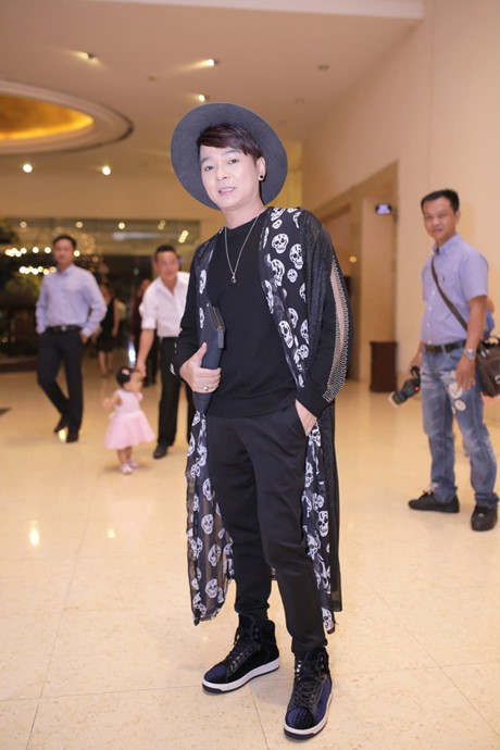 Việt Hương quậy tưng bừng trong đám cưới 3 tỉ của DJ Quang Trần - Ảnh 12 Viet Huong quay tung bung trong dam cuoi 3 ti cua DJ Quang Tran - Anh 12