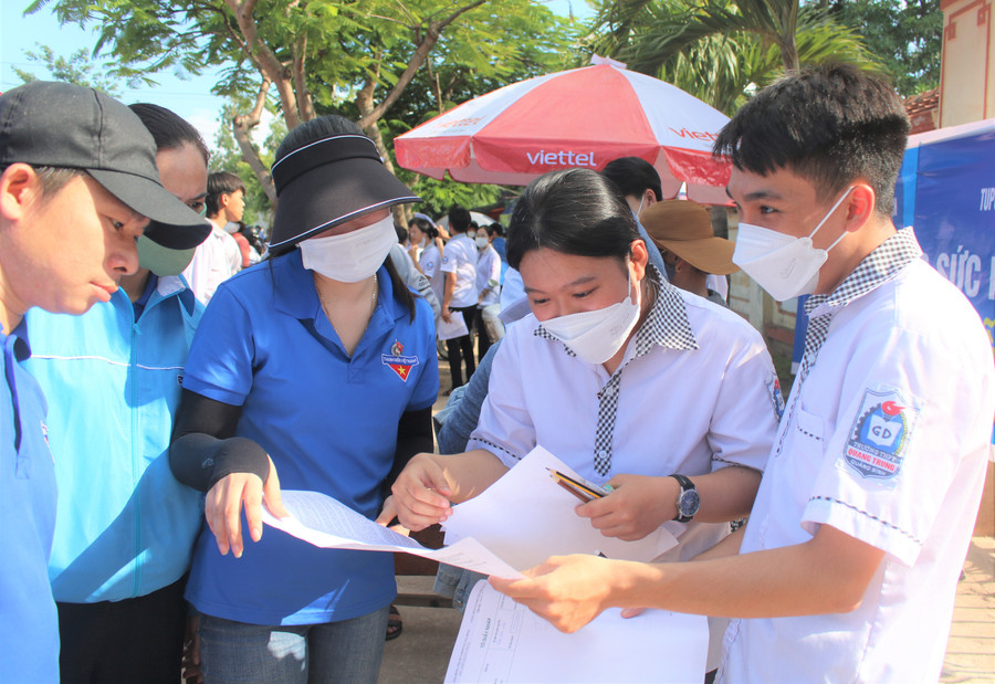 Theo đánh giá của thí sinh Quảng Bình, đề thi Ngoại ngữ vừa sức. (Ảnh: Tiến Hiệp)