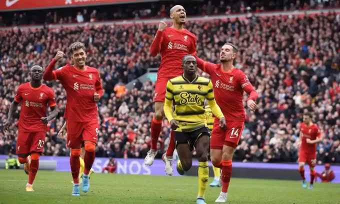 Liverpool thắng Watford 2-0 gây áp lực lên Man City...
