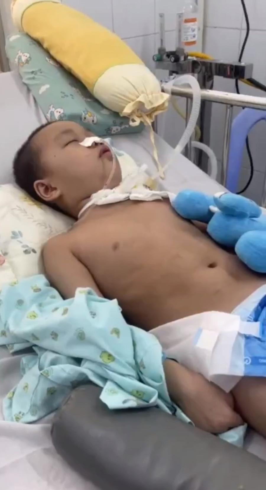 Xót xa cảnh cô giáo vùng cao mở lời cầu xin sự sống cho con trai bé bỏng ảnh 1 Xót xa cảnh cô giáo vùng cao mở lời cầu xin sự sống cho con trai bé bỏng ảnh 1