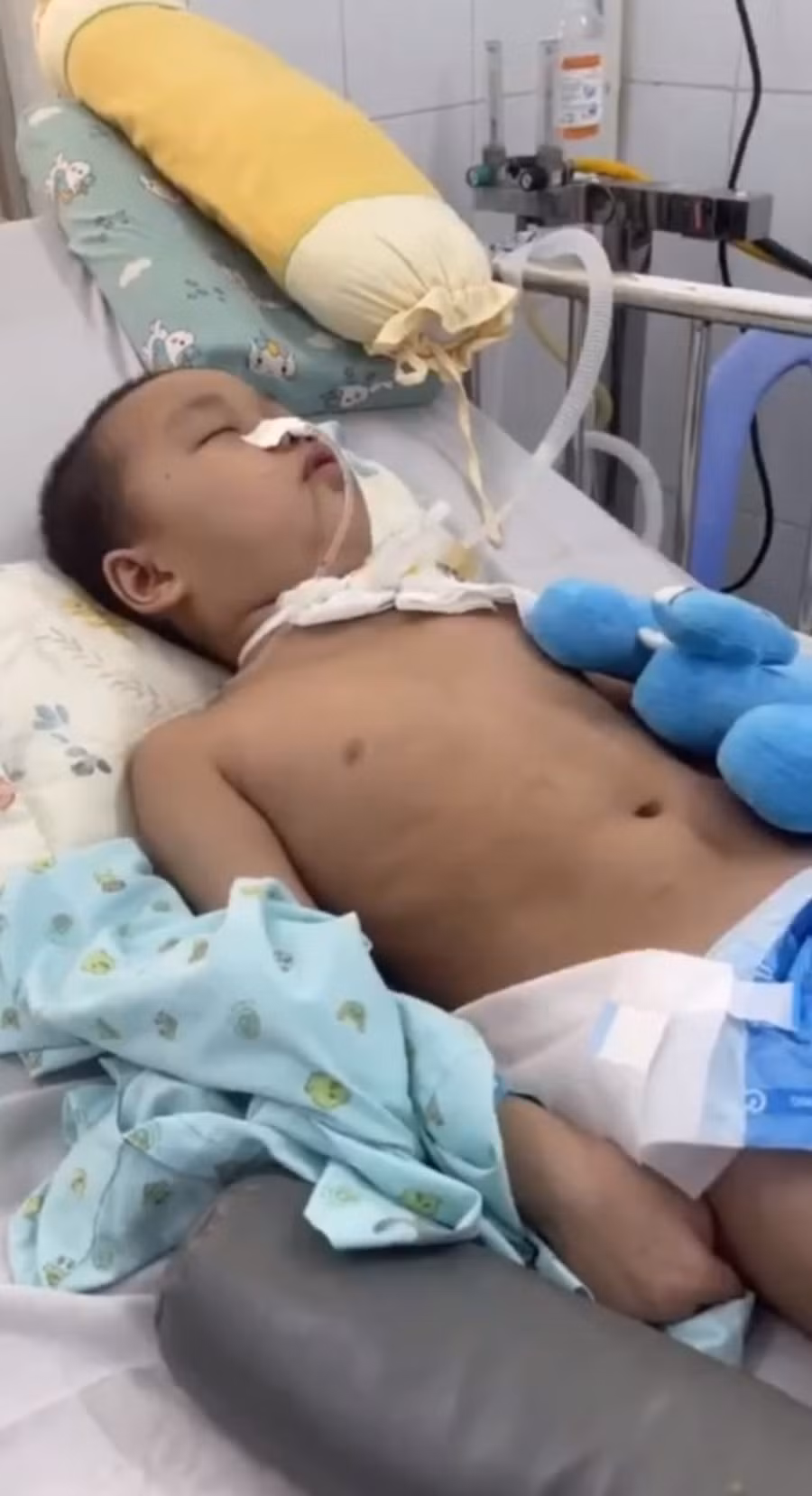 Xót xa cảnh cô giáo vùng cao mở lời cầu xin sự sống cho con trai bé bỏng ảnh 1