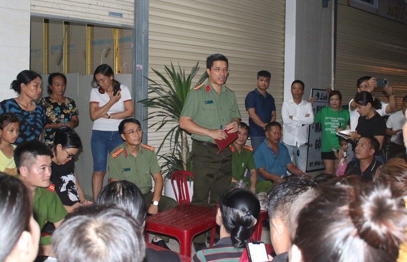 Giám đốc Công an tỉnh Hà Tĩnh gặp trao đổi, chia sẻ với các bị hại của vụ lừa đảo vào tháng 7/2023. Giám đốc Công an tỉnh Hà Tĩnh gặp trao đổi, chia sẻ với các bị hại của vụ lừa đảo vào tháng 7/2023.
