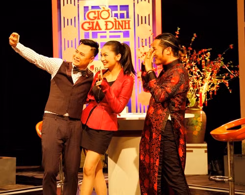 Vượng Râu vui vẻ hát nhạc xuân tặng Tự Long, Diệu Hương - 2