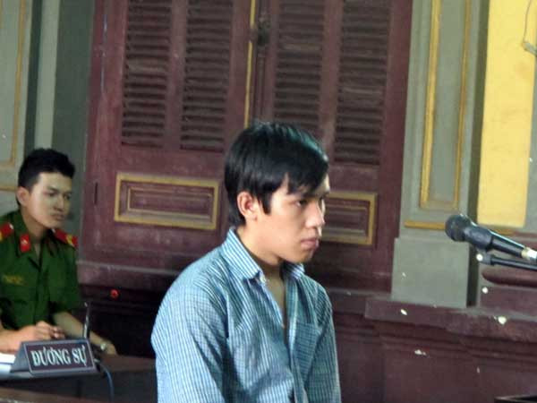 Bạn gái nhờ "cởi đồ", nam thiếu niên dính vòng lao lý