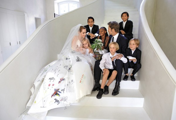 Xin đừng so sánh Hà Hồ - đại gia kim cương với Brangelina ảnh 7 Xin đừng so sánh Hà Hồ - đại gia kim cương với Brangelina ảnh 7