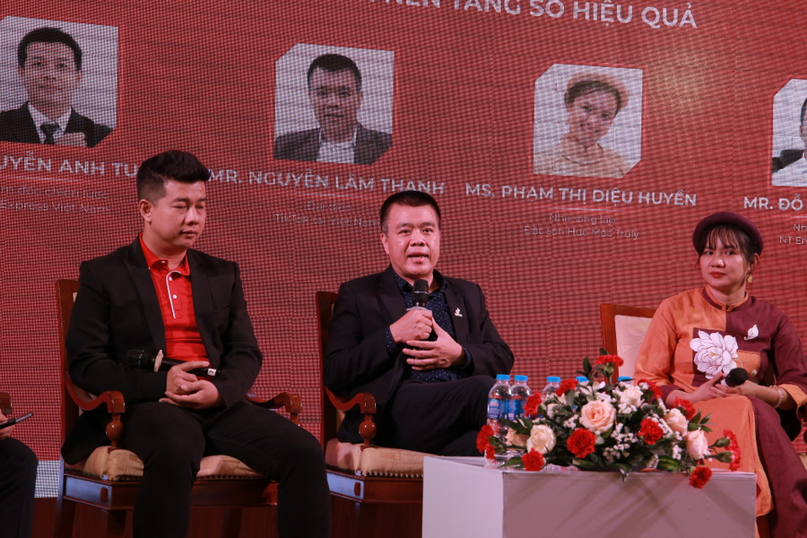 Ông Nguyễn Lâm Thanh - đại diện TikTok Việt Nam đã gợi ý những công cụ bán hàng hiệu quả trên nền tảng online, đặc biệt là livestream bán hàng trên mạng xã hội bởi độ tiếp cận và tính trực quan cao. Ông Nguyễn Lâm Thanh - đại diện TikTok Việt Nam đã gợi ý những công cụ bán hàng hiệu quả trên nền tảng online, đặc biệt là livestream bán hàng trên mạng xã hội bởi độ tiếp cận và tính trực quan cao.