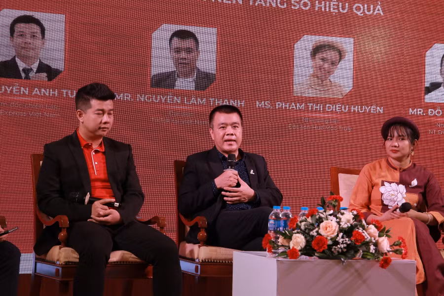 Ông Nguyễn Lâm Thanh - đại diện TikTok Việt Nam đã gợi ý những công cụ bán hàng hiệu quả trên nền tảng online, đặc biệt là livestream bán hàng trên mạng xã hội bởi độ tiếp cận và tính trực quan cao.