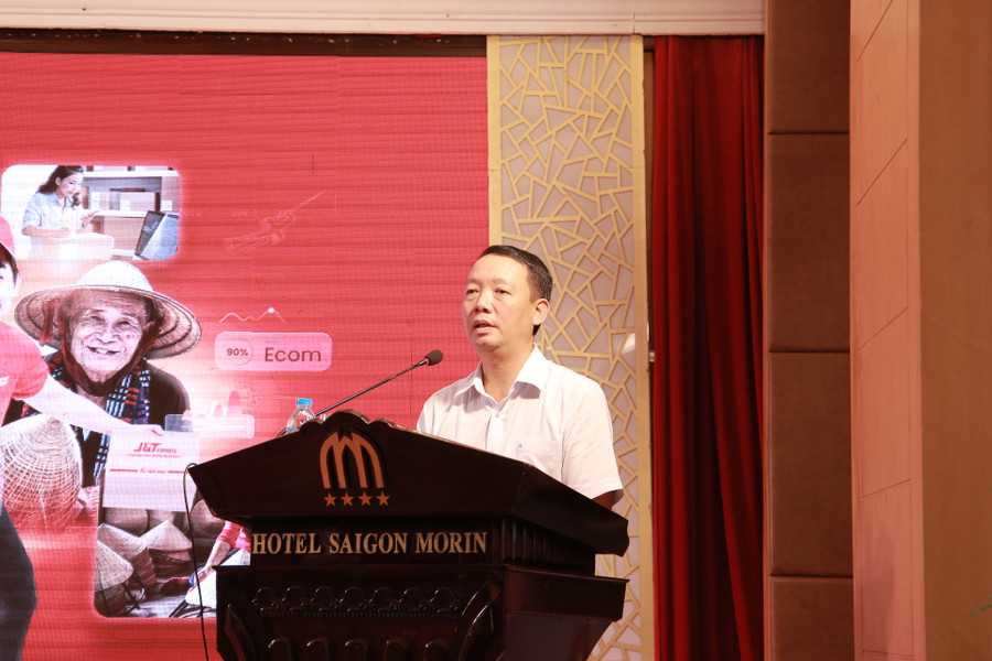 Ông Phan Thiên Định - Bí thư Thành ủy Huế chia sẻ tại hội thảo. Ông Phan Thiên Định - Bí thư Thành ủy Huế chia sẻ tại hội thảo.