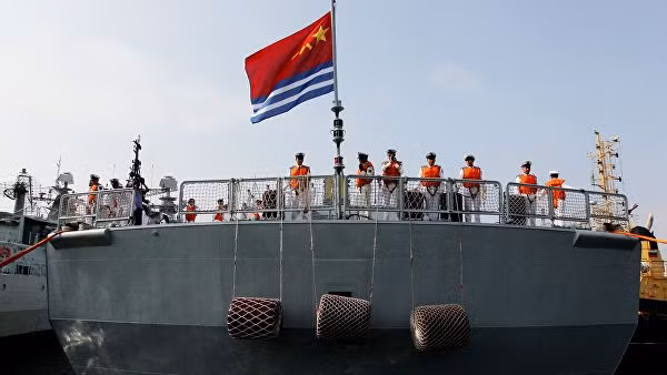 Trung Quốc đã cho hạ thủy cùng lúc hai tàu khu trục tên lửa