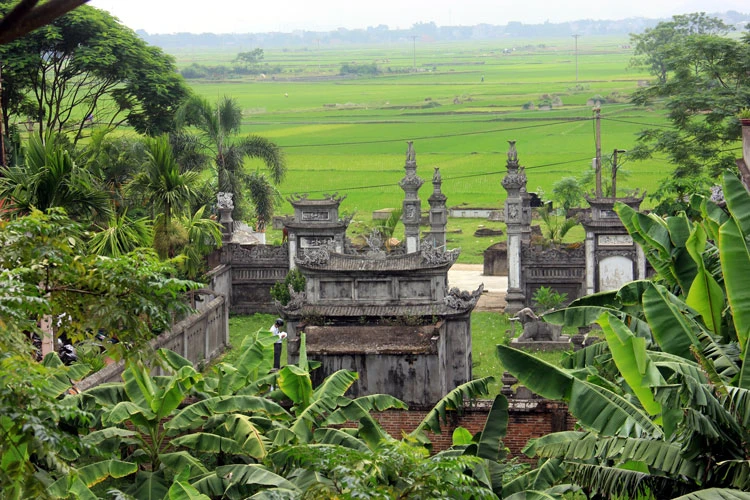 Khu lăng mộ Tiến sĩ Nguyễn Đình Tuân.