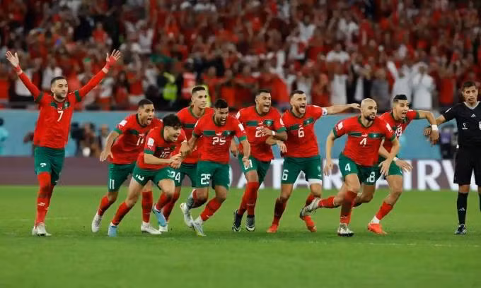 Cầu thủ Ma Rốc vui mừng với chiến tích lần đầu với tứ kết World Cup.