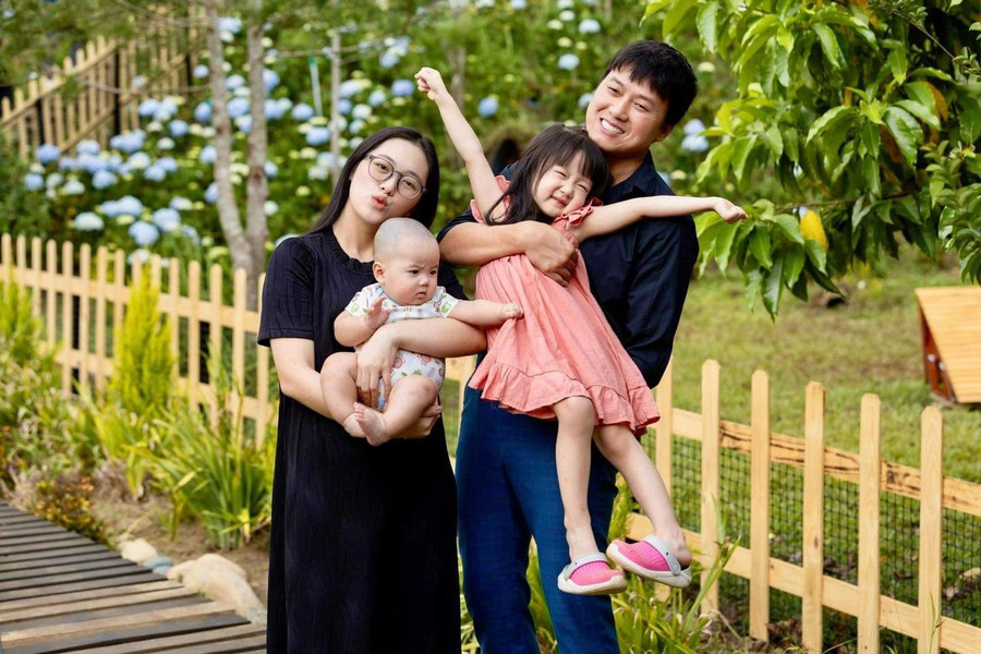 Quách Ngọc Tuyên và vợ con.