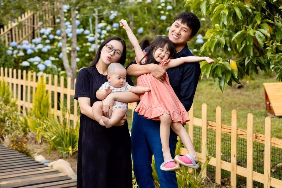 Quách Ngọc Tuyên và vợ con.