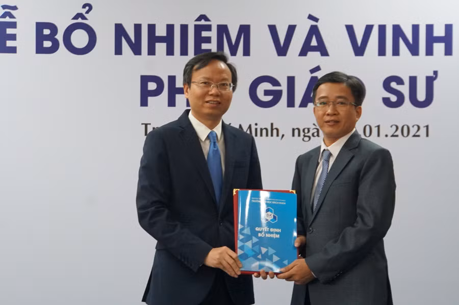 Lễ bổ nhiệm giáo sư, phó giáo sư của Trường ĐH Bách khoa, ĐH Quốc gia TPHCM. Ảnh: Mạnh Tùng