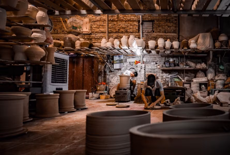 Nghệ nhân "khiếm thính" duy trì vốn cổ gốm Bát Tràng ảnh 4