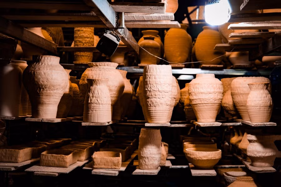 Nghệ nhân "khiếm thính" duy trì vốn cổ gốm Bát Tràng ảnh 2