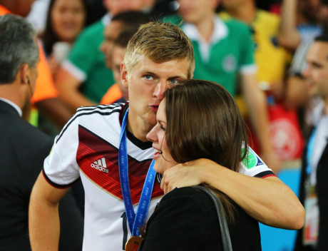 Vợ Toni Kroos bụng bầu sang Pháp cổ vũ cho chồng - Ảnh 1 Vo Toni Kroos bung bau sang Phap co vu cho chong - Anh 1
