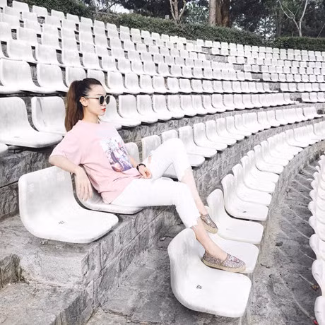 Sao style 3/7: Hoa Minzy tet toc nhu tre con, Quynh Anh Shyn dien do boi vintage - Anh 4