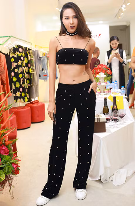 Sao style 3/7: Hoa Minzy tet toc nhu tre con, Quynh Anh Shyn dien do boi vintage - Anh 1