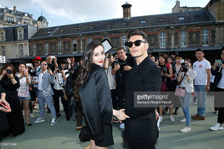Angela Baby mặc váy rách đi dạo Paris cùng Huỳnh Hiểu Minh - Ảnh 5 Angela Baby mac vay rach di dao Paris cung Huynh Hieu Minh - Anh 5