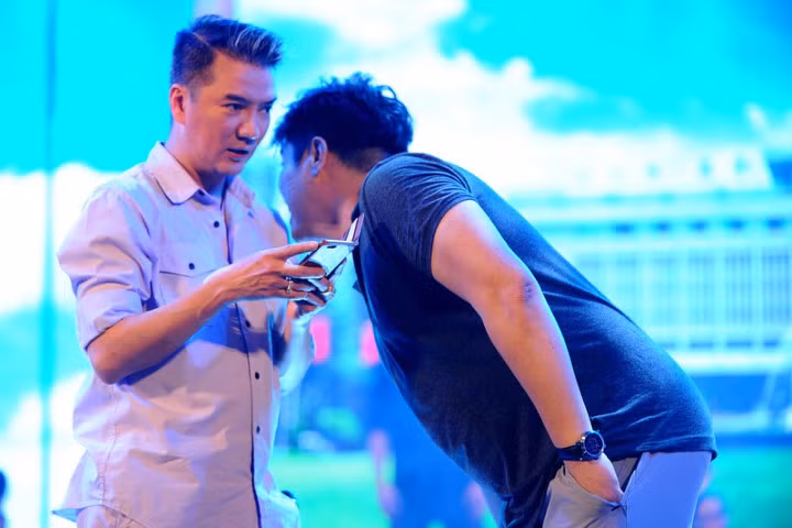 Đang hát nhạc đỏ, Đàm Vĩnh Hưng bất ngờ nhảy hiphop