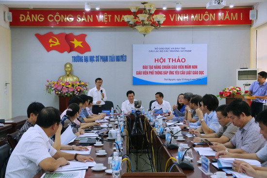 Hội thảo “Đào tạo nâng chuẩn giáo viên mầm non, giáo viên phổ thông đáp ứng yêu cầu Luật giáo dục”. Ảnh: Việt Hà Hội thảo “Đào tạo nâng chuẩn giáo viên mầm non, giáo viên phổ thông đáp ứng yêu cầu Luật giáo dục”. Ảnh: Việt Hà