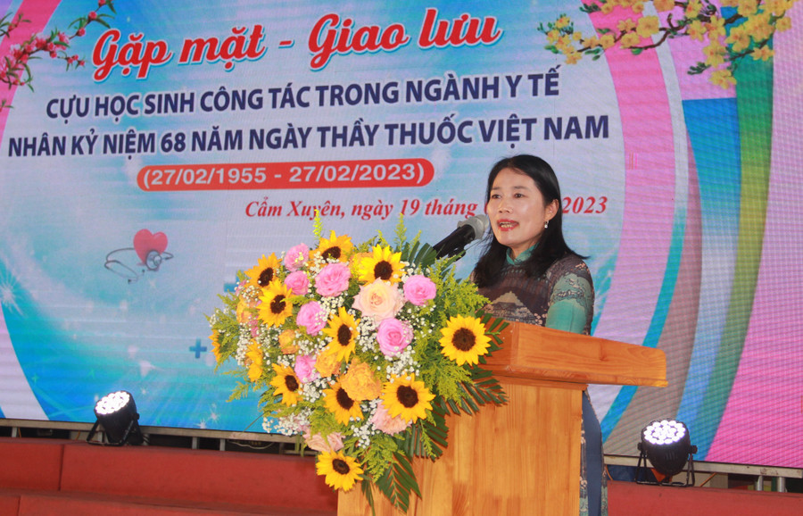 Bà Đào Thị Phương Lan – Phó hiệu trưởng nhà trường phát biểu tại buổi gặp mặt giao lưu (Ảnh: Hồ Tứ). Bà Đào Thị Phương Lan – Phó hiệu trưởng nhà trường phát biểu tại buổi gặp mặt giao lưu (Ảnh: Hồ Tứ).