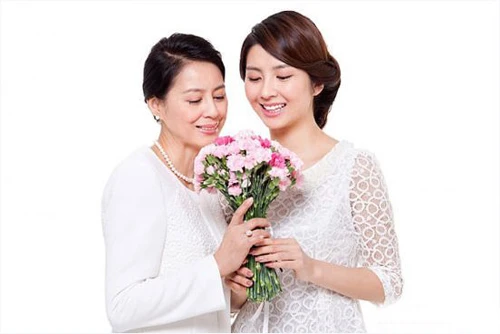 Ngày của Mẹ: Xúc động bài thơ con gái lấy chồng xa gửi mẹ