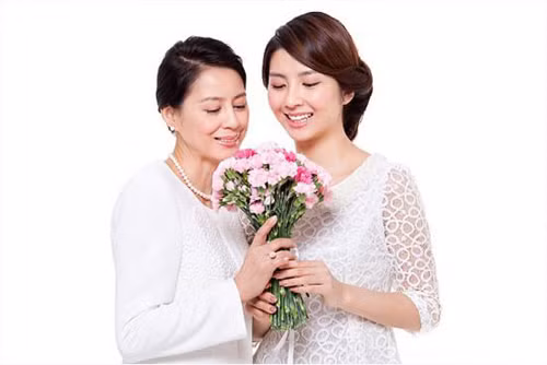 Ngày của Mẹ: Xúc động bài thơ con gái lấy chồng xa gửi mẹ