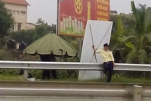 bot phap van - cau gie ngan co dong dem xe vi lo 