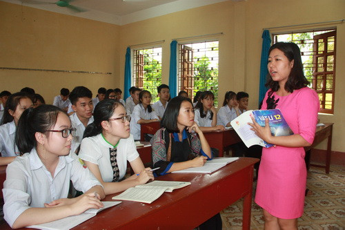 Cô và trò Trường THPT Thị xã Nghĩa Lộ trong một tiết học Cô và trò Trường THPT Thị xã Nghĩa Lộ trong một tiết học