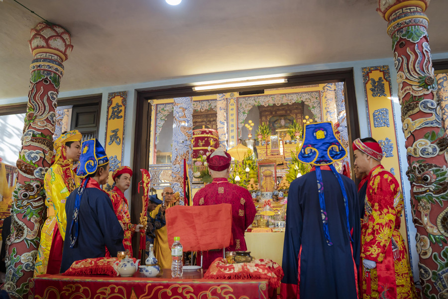 Lễ hội được diễn ra trong không khí trang nghiêm. Lễ hội được diễn ra trong không khí trang nghiêm.