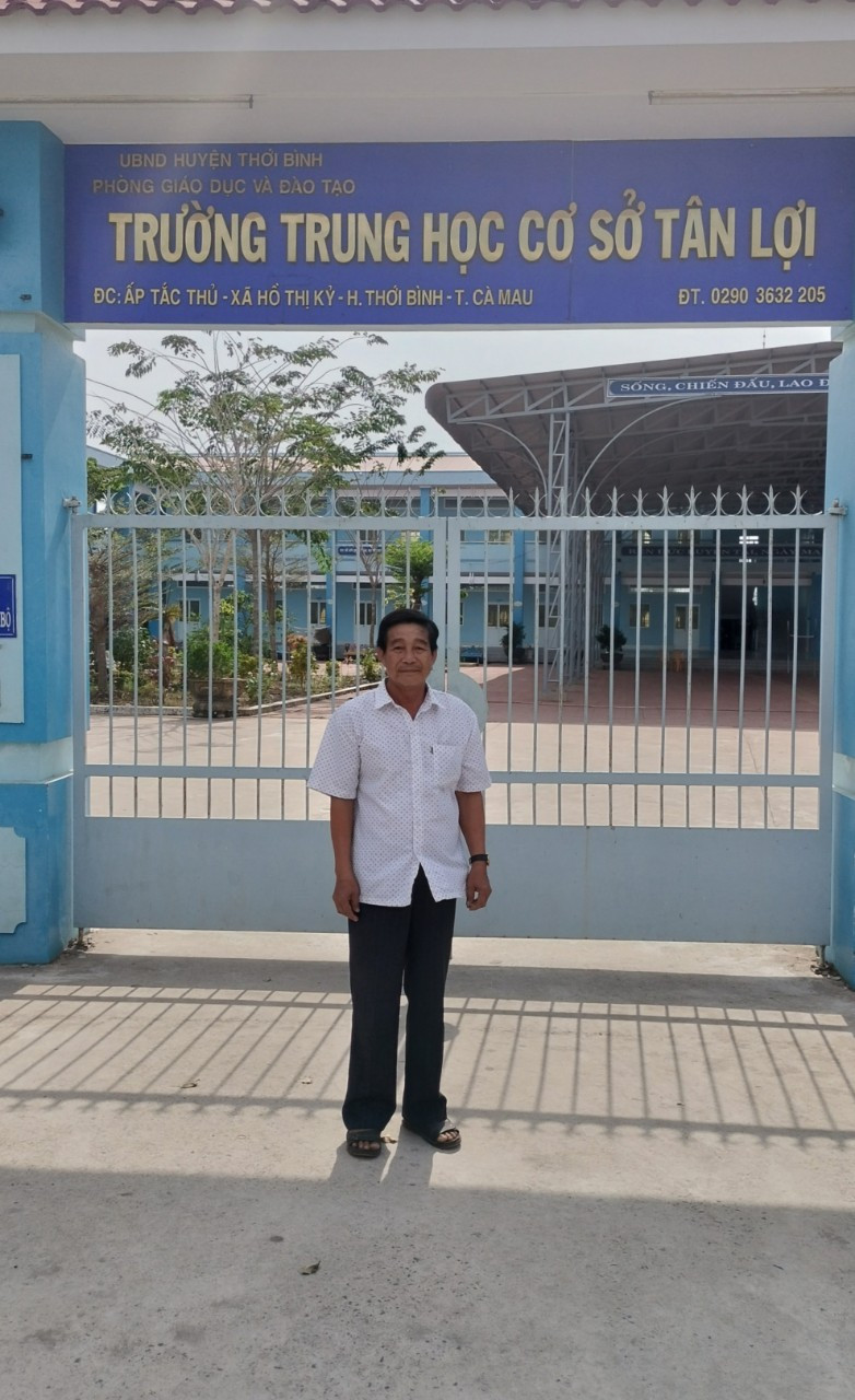 Ông Trần Hoàng Nam, người hiến đất xây dựng Trường THCS Tân Lợi. Ông Trần Hoàng Nam, người hiến đất xây dựng Trường THCS Tân Lợi.