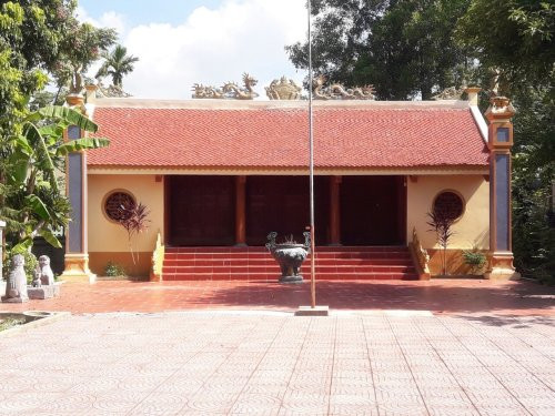 Đền thờ ba Tiến sĩ họ Lê tại xã Hoàng Giang.