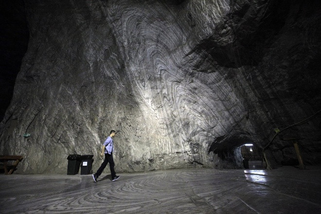 Trị liệu trong mỏ muối sâu trăm mét dưới lòng đất ảnh 8