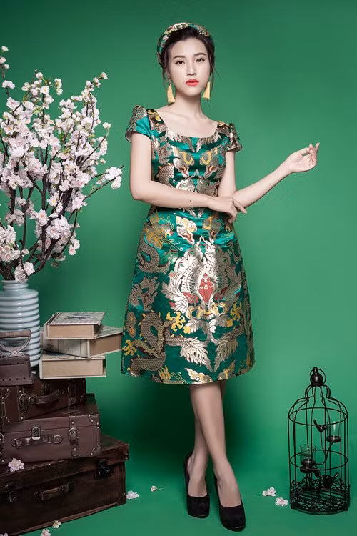 a hau hoang oanh goi y mix do cho phai dep dau xuan hinh anh 3