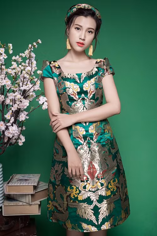 a hau hoang oanh goi y mix do cho phai dep dau xuan hinh anh 4